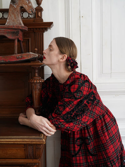 Unlogical Poem Victorian-style Paper-cut Pattern Hollow Embroidery Tartan Woolen Dress