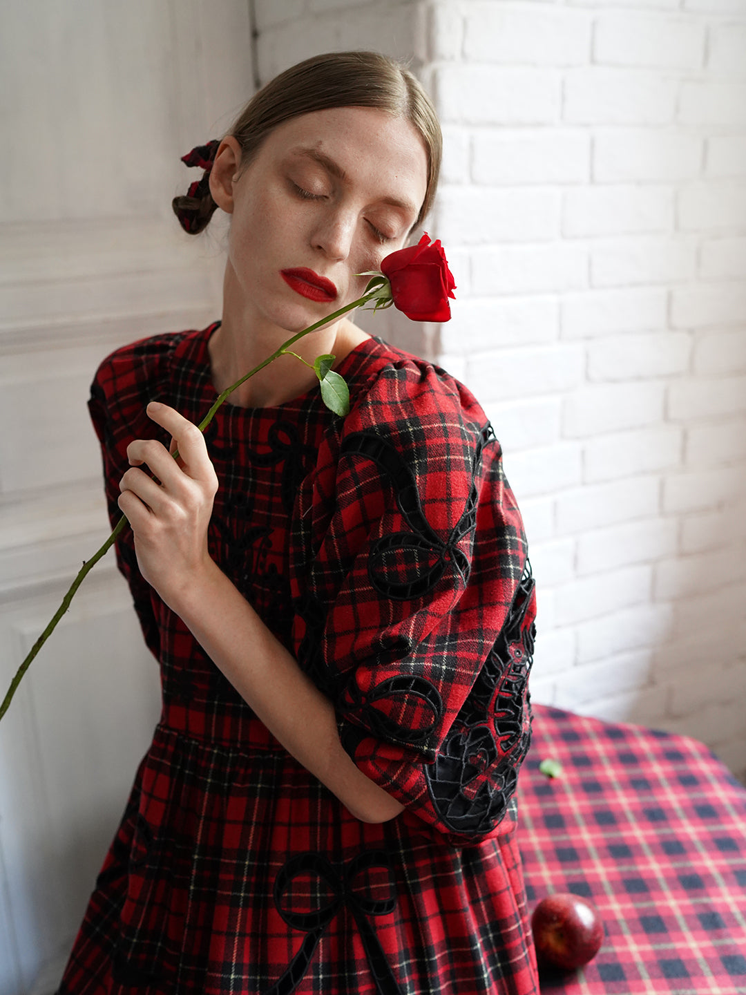 Unlogical Poem Victorian-style Paper-cut Pattern Hollow Embroidery Tartan Woolen Dress