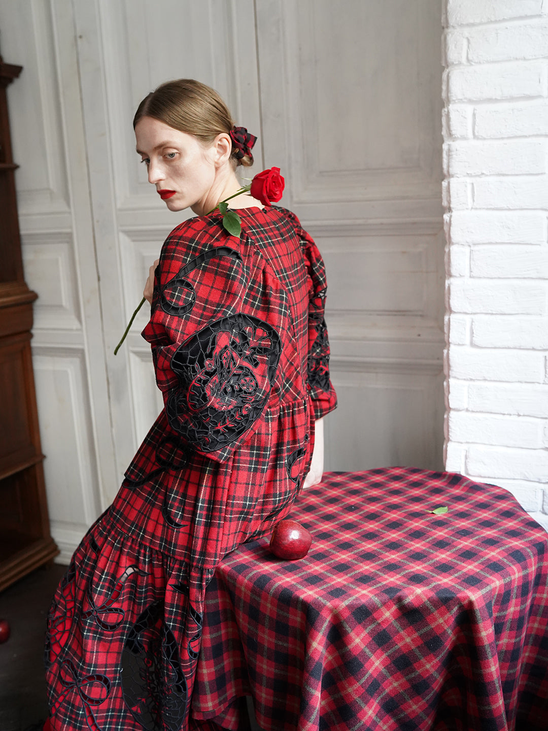 Unlogical Poem Victorian-style Paper-cut Pattern Hollow Embroidery Tartan Woolen Dress