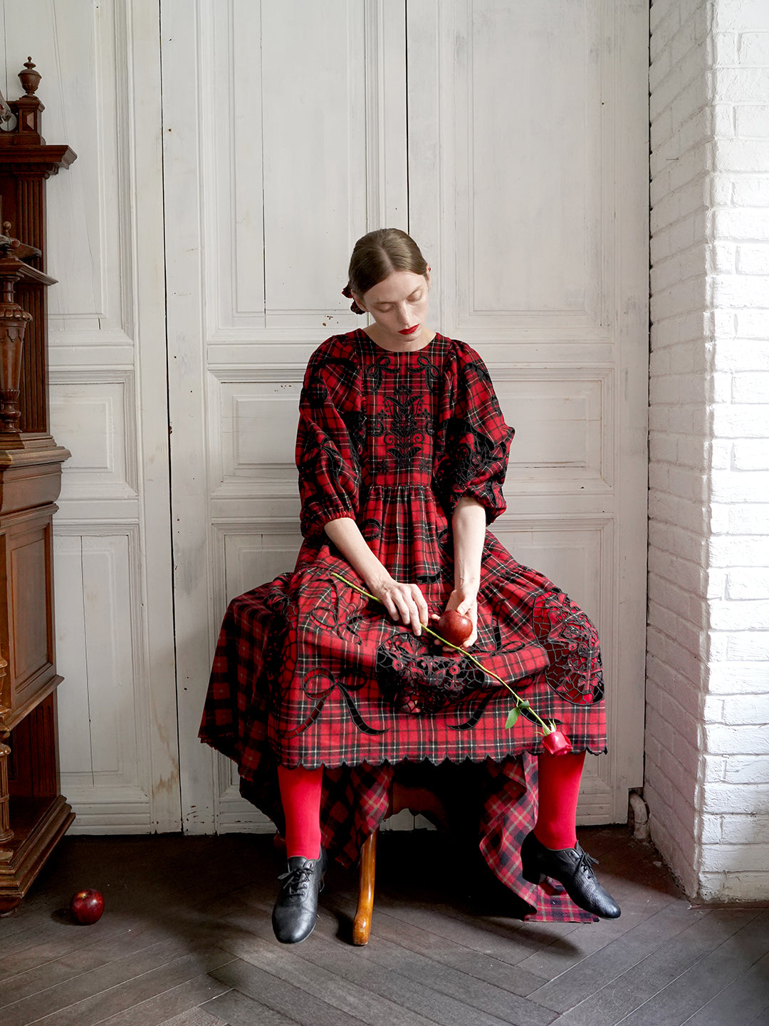 Unlogical Poem Victorian-style Paper-cut Pattern Hollow Embroidery Tartan Woolen Dress
