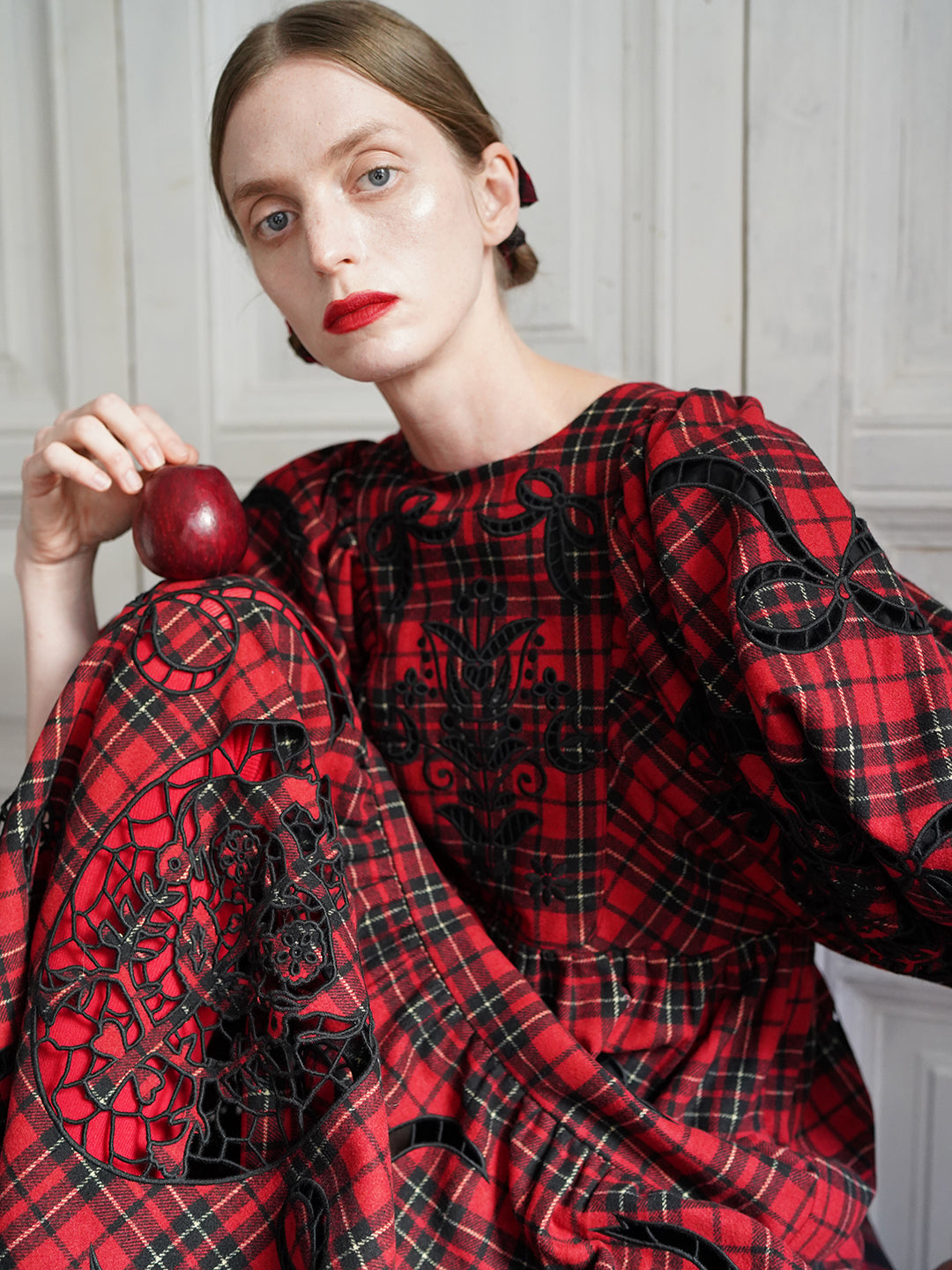 Unlogical Poem Victorian-style Paper-cut Pattern Hollow Embroidery Tartan Woolen Dress