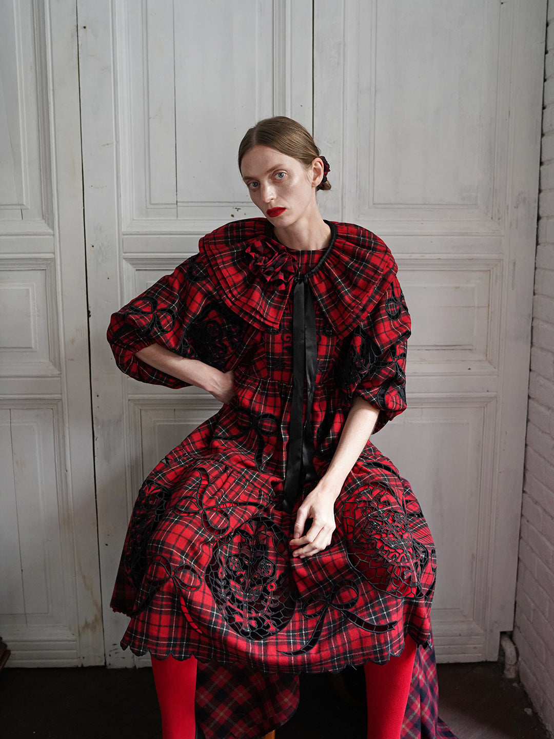 Unlogical Poem Victorian-style Paper-cut Pattern Hollow Embroidery Tartan Woolen Dress
