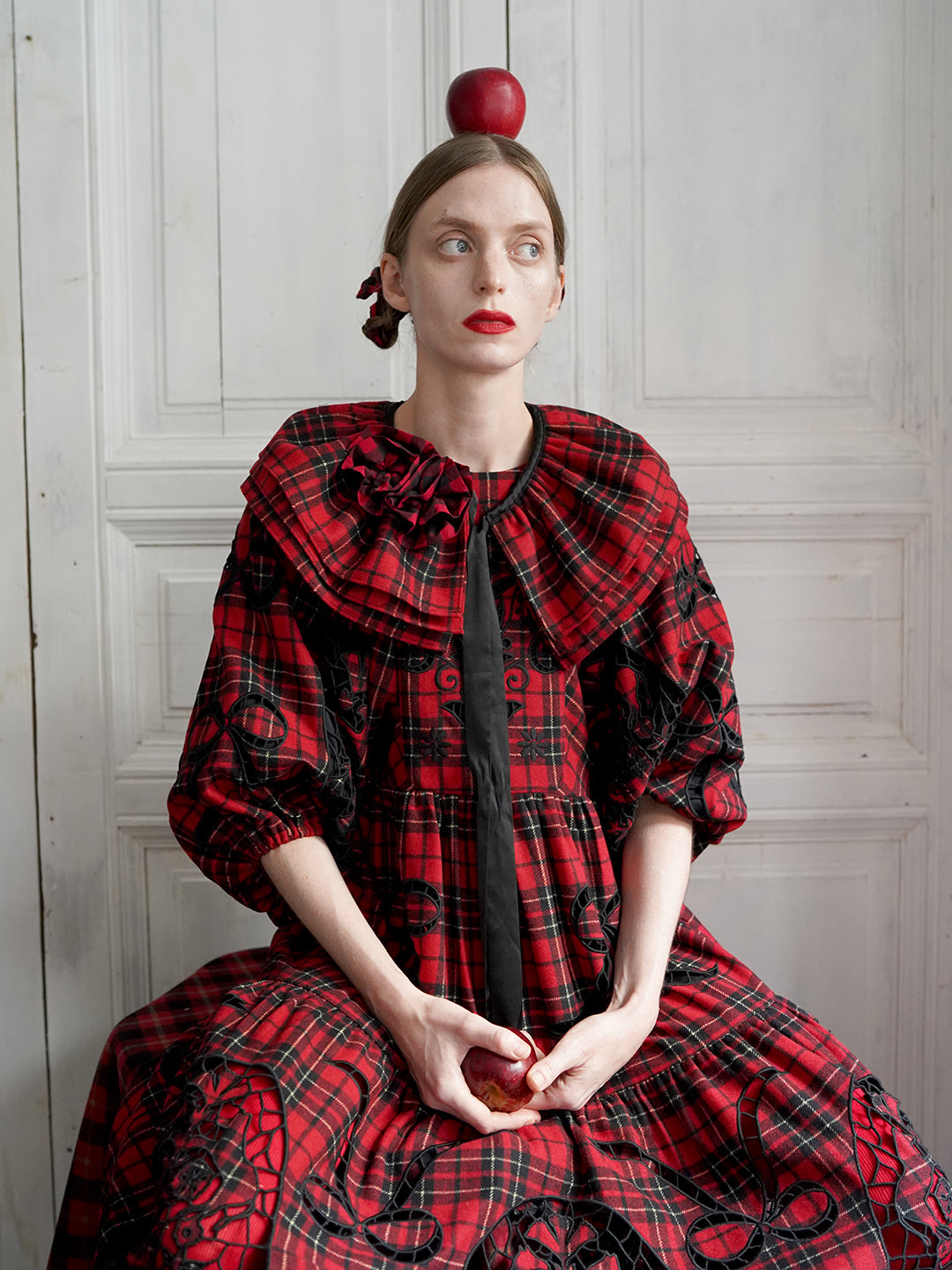 Unlogical Poem Victorian-style Paper-cut Pattern Hollow Embroidery Tartan Woolen Dress