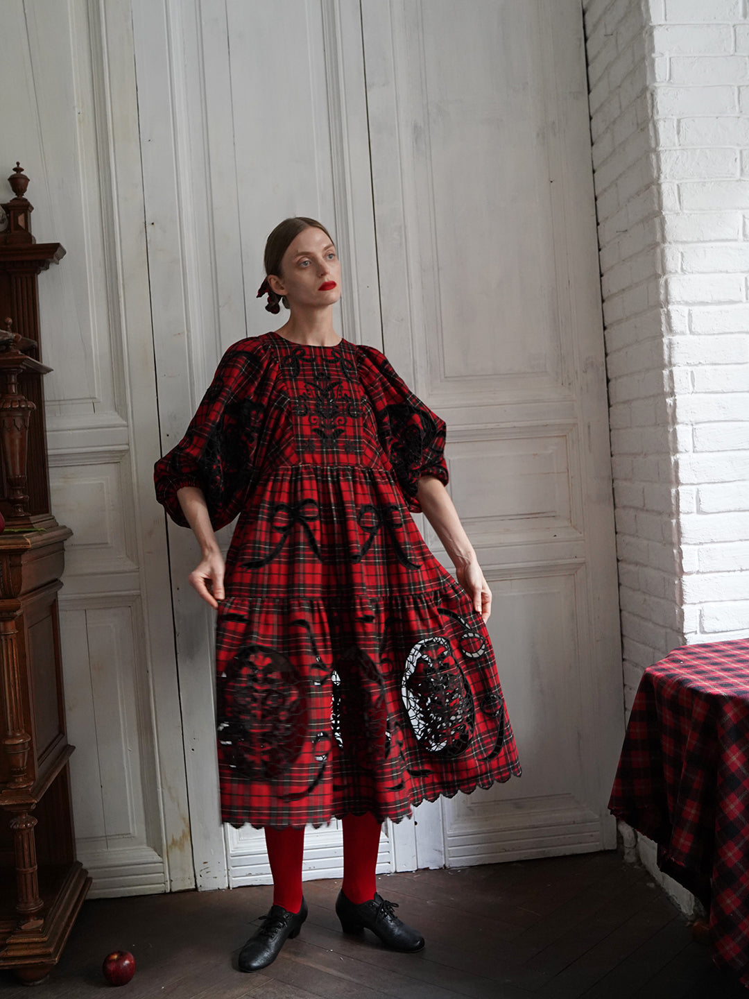 Unlogical Poem Victorian-style Paper-cut Pattern Hollow Embroidery Tartan Woolen Dress