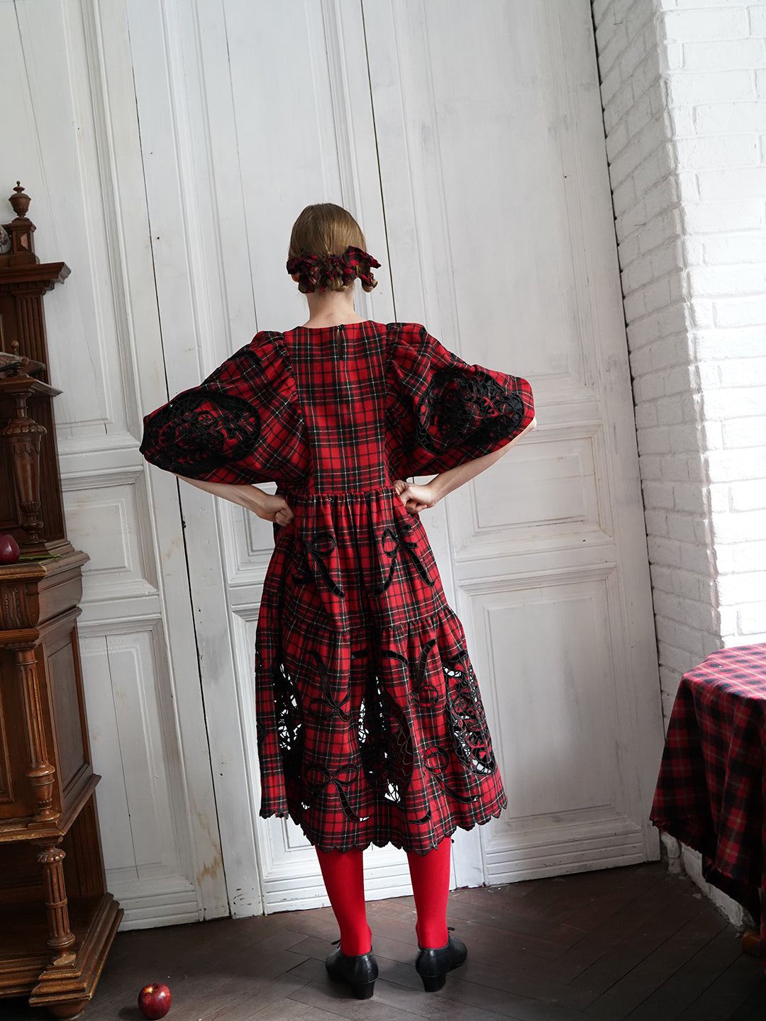 Unlogical Poem Victorian-style Paper-cut Pattern Hollow Embroidery Tartan Woolen Dress