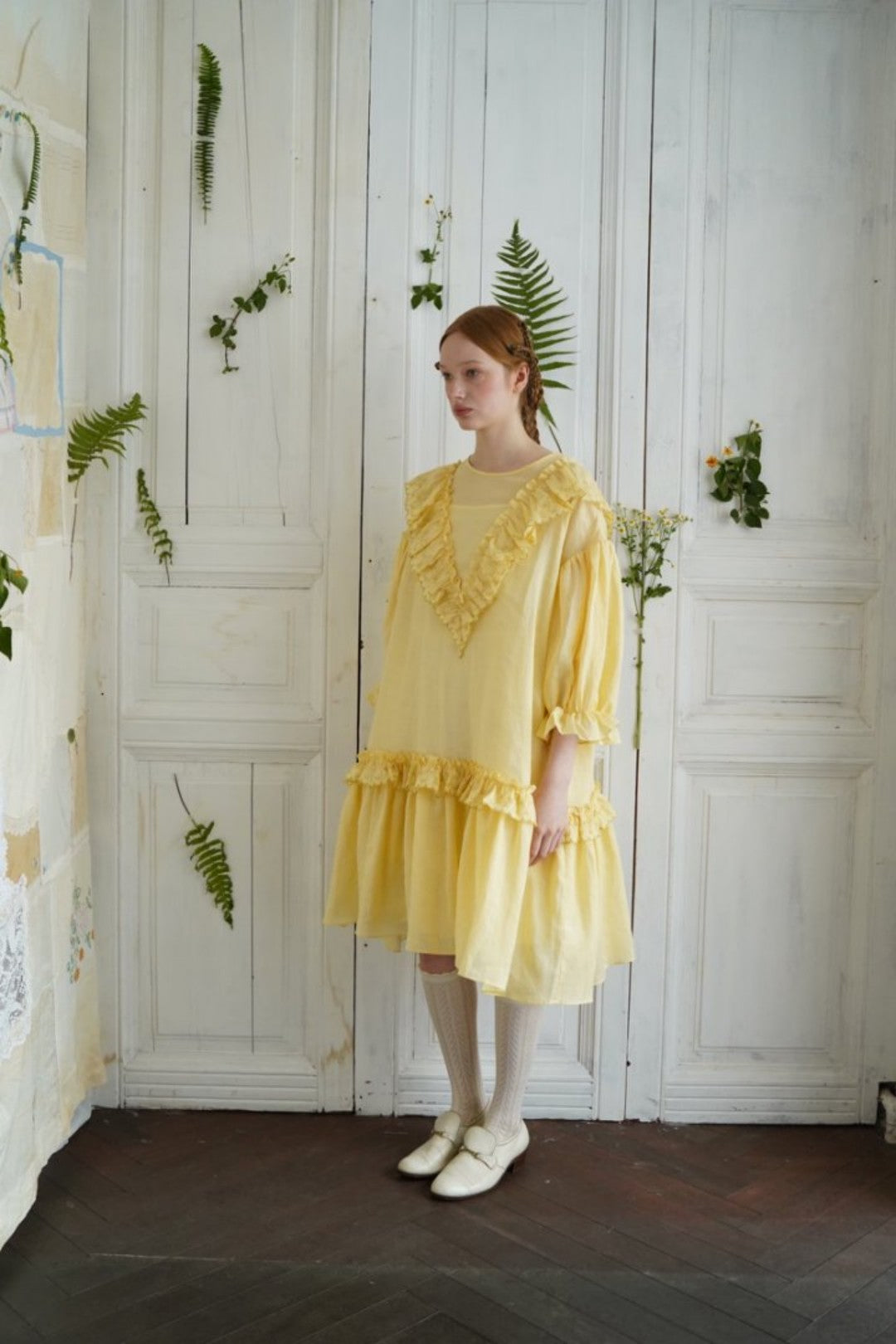 Unlogical Poem V-neck Ruffled Silhouette Embroidered Dress