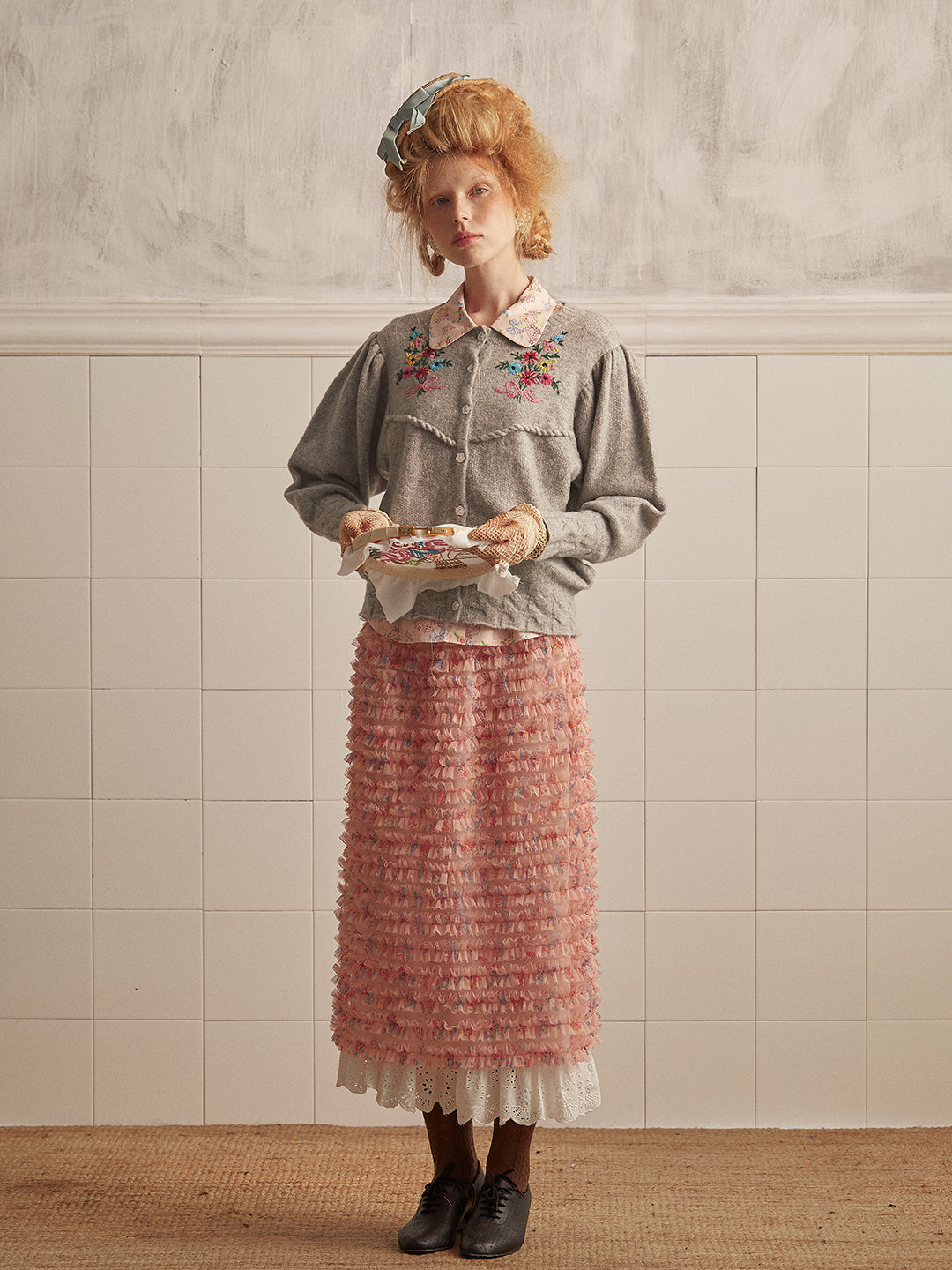 Unlogical Poem Knitted Slim Cardigan With Flower Embroidery