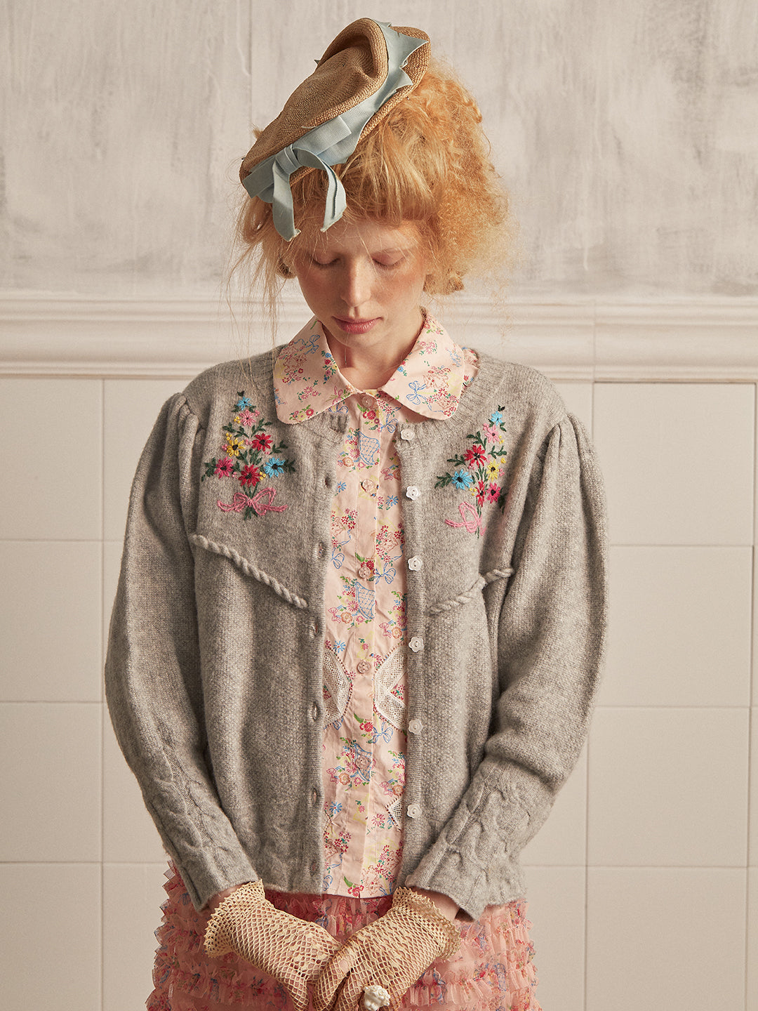 Unlogical Poem Knitted Slim Cardigan With Flower Embroidery