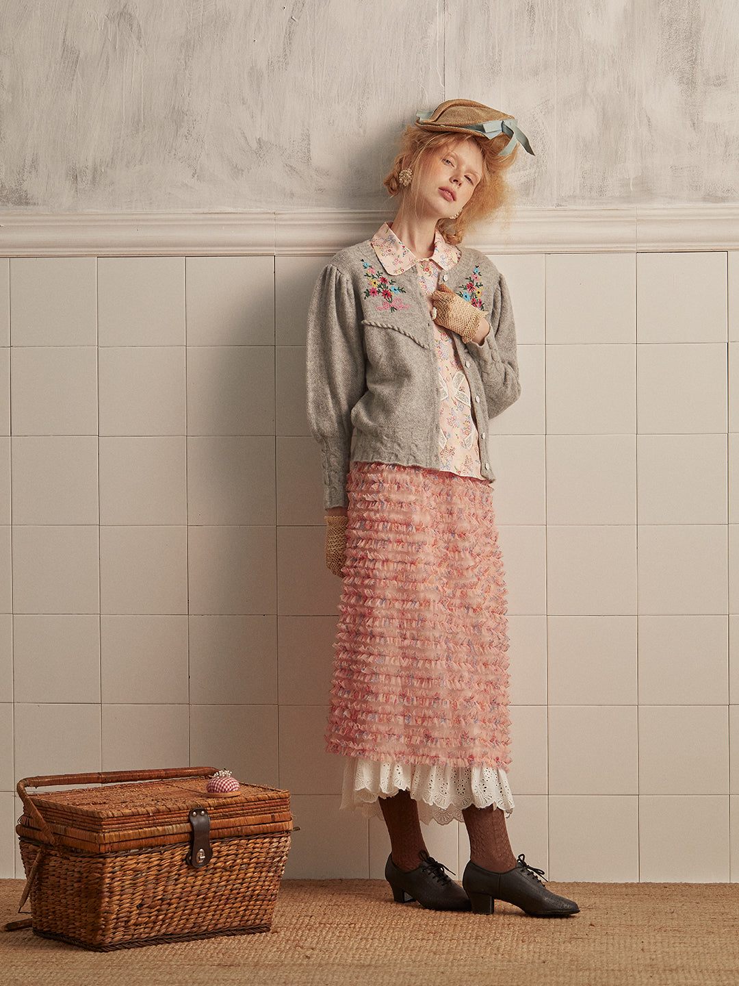 Unlogical Poem Knitted Slim Cardigan With Flower Embroidery