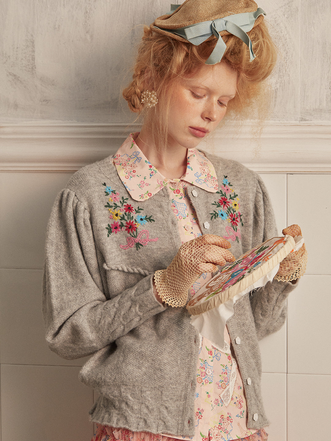 Unlogical Poem Knitted Slim Cardigan With Flower Embroidery