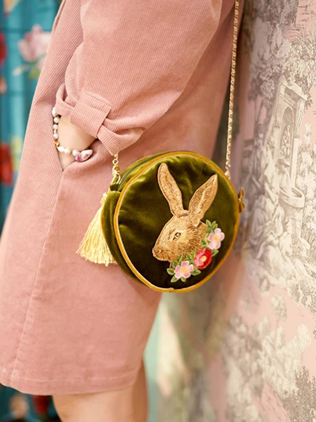 Unlogical Poem Rabbit Embroidered Velvet Round Green Bag